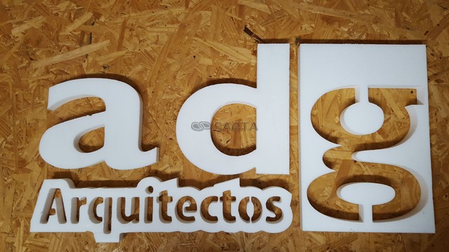 CORTE DE POLYFAN CON FORMAS y LETRAS - Sagta Ploteo